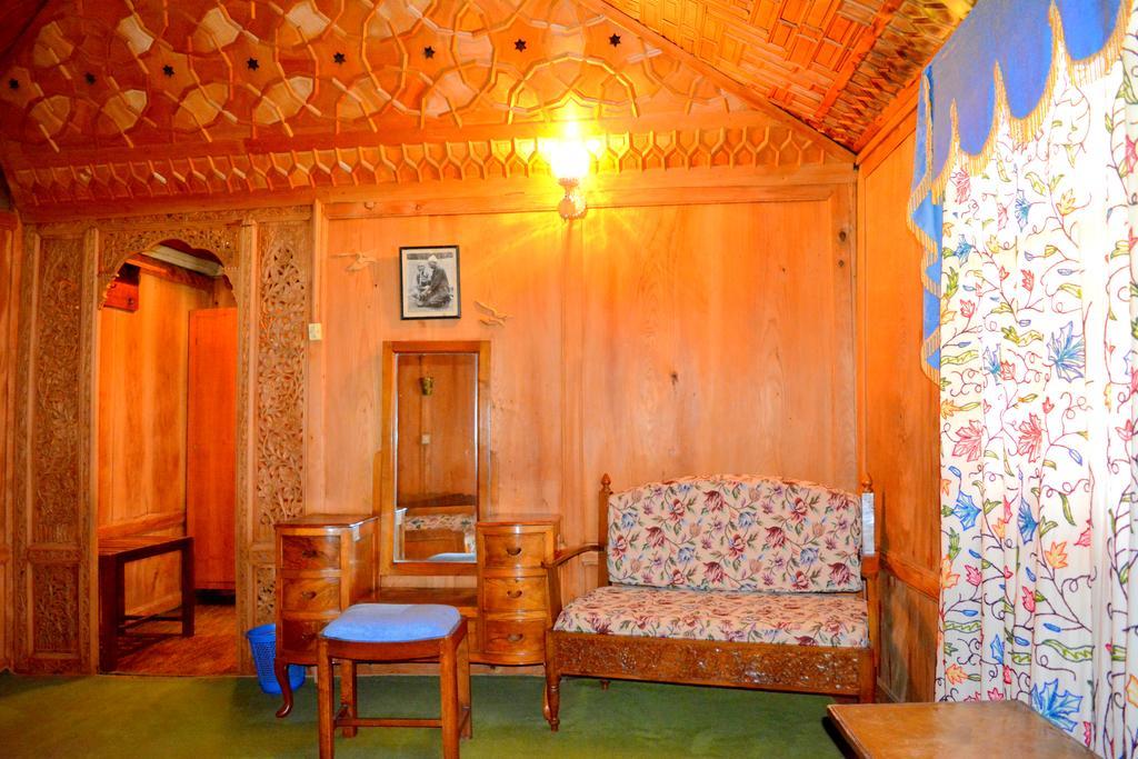 Kings Houseboats Otel Srīnagar Oda fotoğraf